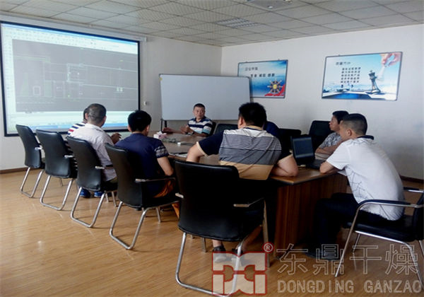 魏總在10萬(wàn)噸煤泥烘干項(xiàng)目上發(fā)表講話